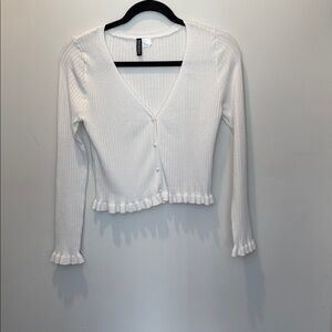 H&M white cropped ribbed ruffle cardigan in size large